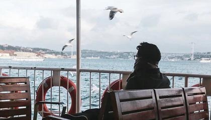 格拉纳达险胜法兰克福，客场带走巨大胜利